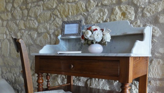 Chambre avec meubles anciens en Val de Loire