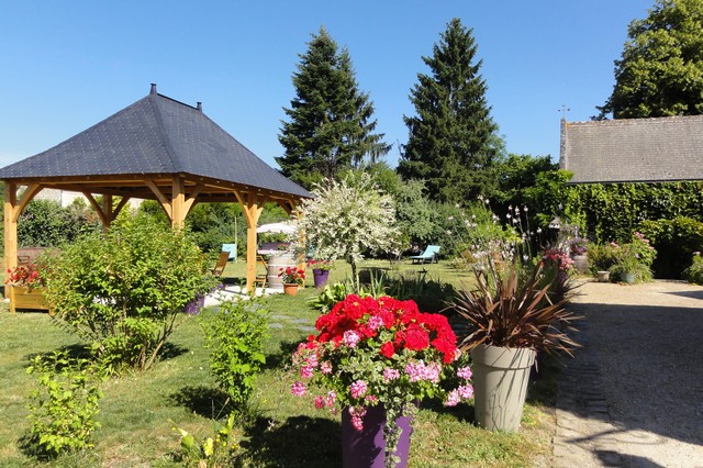 The flower garden of our bed and breakfast in the heart of the Loire Valley