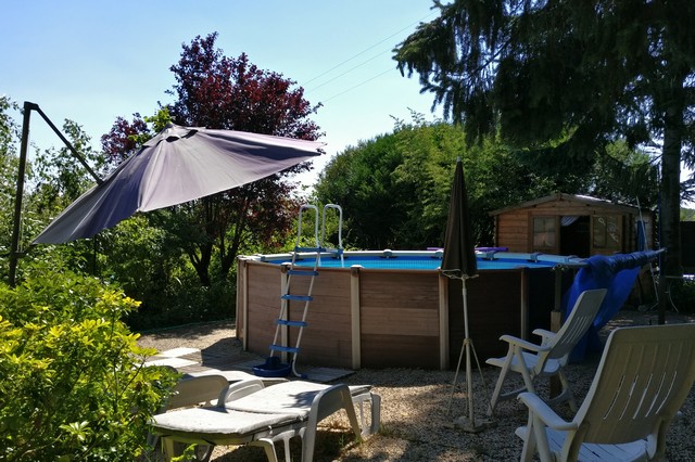 Relajación y ocio en la piscina en Touraine.